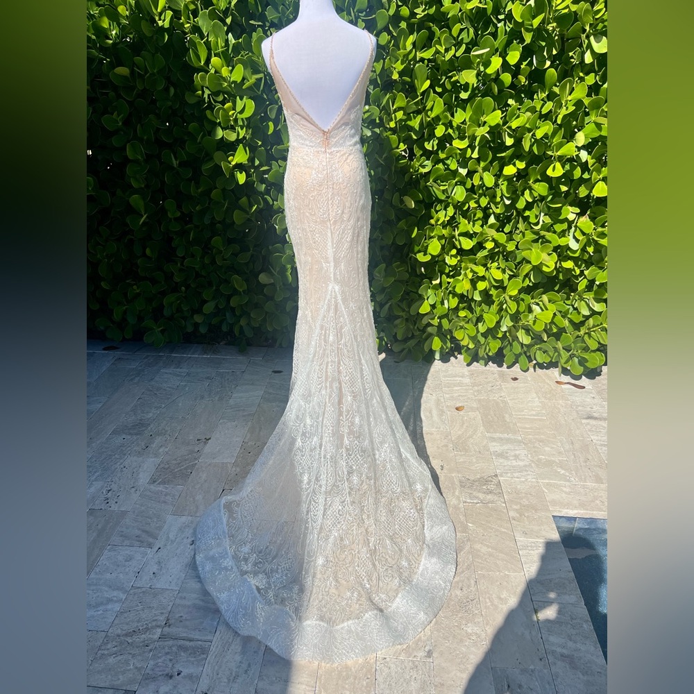 L’Amour Calla Blanche Doretta Wedding Gown - Picture 4 of 15